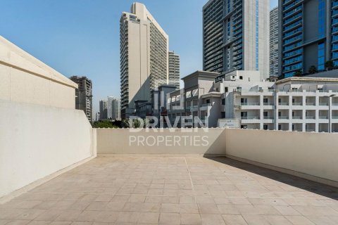 Townhouse de 4 dormitorios en District 15, UAE No. 221489 24