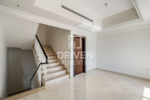 Townhouse de 4 dormitorios en District 15, UAE No. 221489 15