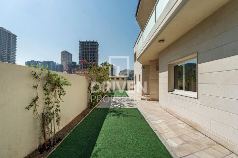 Townhouse de 4 dormitorios en District 15, UAE No. 221489 28