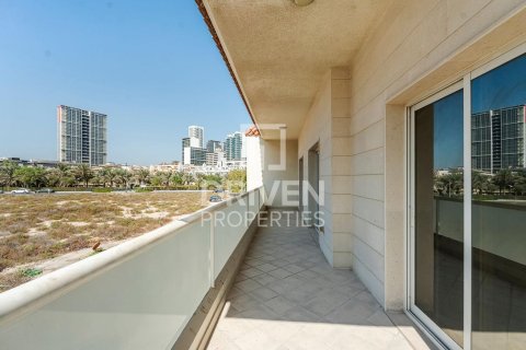 Townhouse de 4 dormitorios en District 15, UAE No. 221489 22