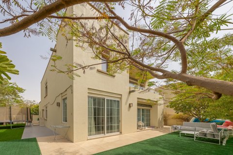 Villa de 4 chambres à Azalea, UAE No. 223432