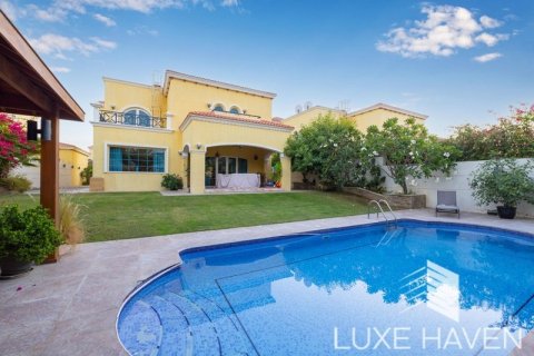 4 bedrooms Villa in Legacy, UAE No. 9557