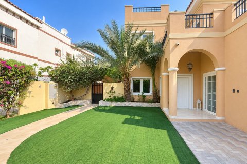 Villa de 5 dormitorios en Hacienda, UAE No. 218788