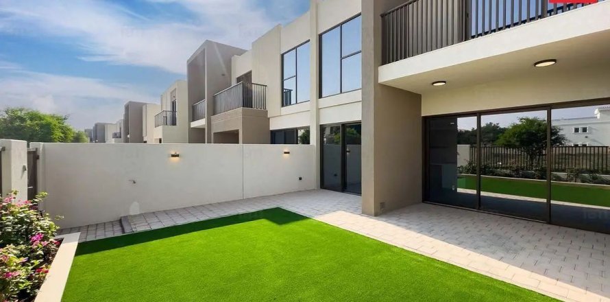 3 bedrooms Villa in Dubai, UAE No. 213477