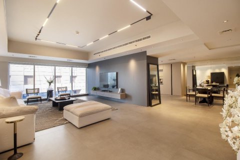 2 bedrooms Apartment in Emirates Crown, UAE No. 213069 8
