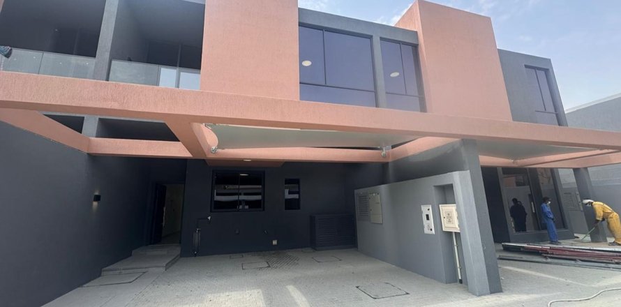 Townhouse de 3 dormitorios en Tilal City, UAE No. 215288