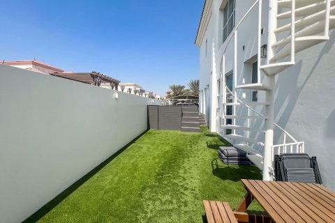 Villa de 4 dormitorios en Al Quoz, UAE No. 221679 9