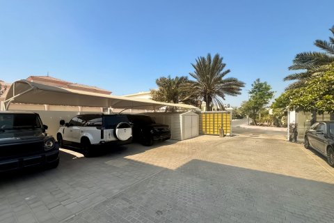 Villa de 4 dormitorios en Al Quoz, UAE No. 221679