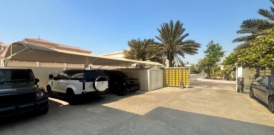 Villa de 4 dormitorios en Al Quoz, UAE No. 221679