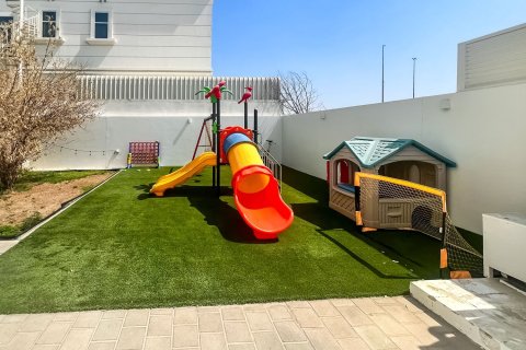 Villa de 4 dormitorios en Al Quoz, UAE No. 221679 3
