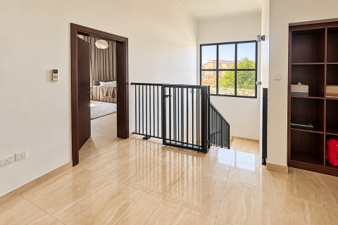 Villa de 4 dormitorios en Al Quoz, UAE No. 221679 13
