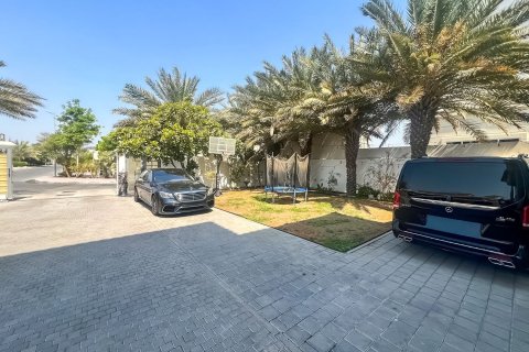 Villa de 4 dormitorios en Al Quoz, UAE No. 221679 8