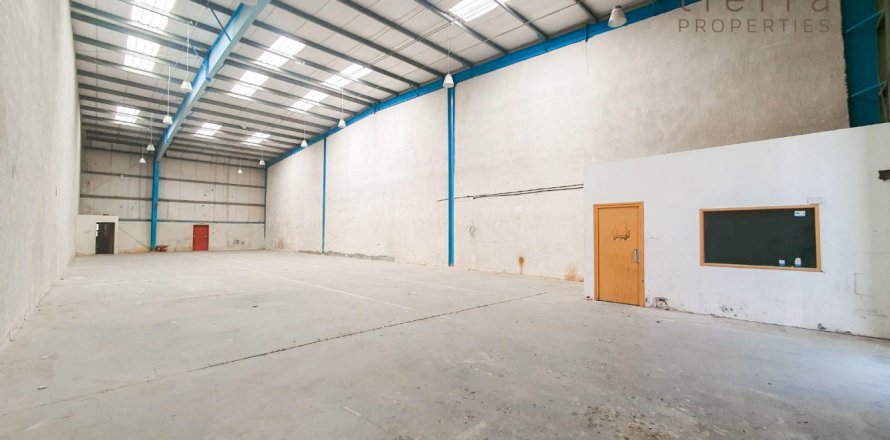 Warehouse de 418.1m² en Al Quoz, UAE No. 47661