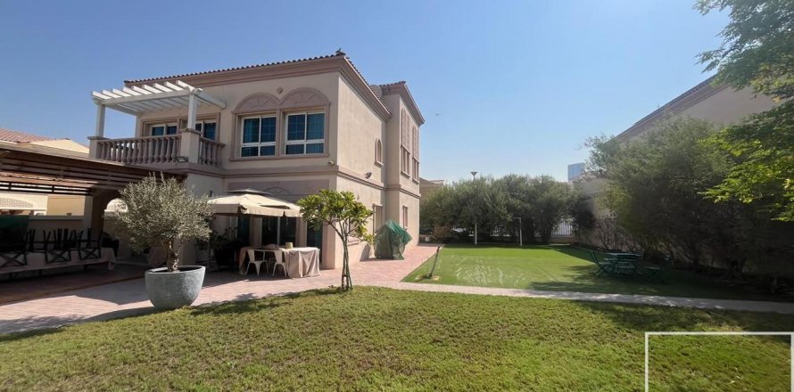 Вилла с 2 спальнями в Jumeirah Village Triangle, ОАЭ №220427
