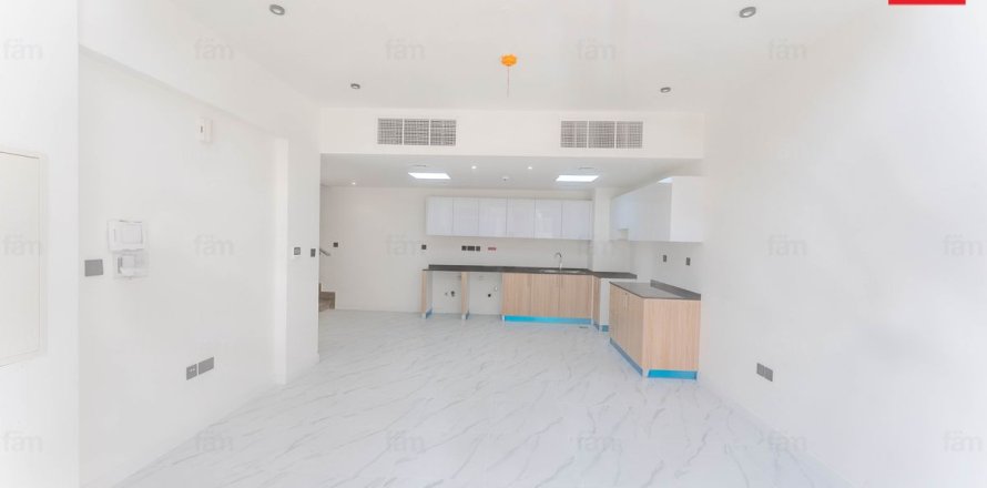 3 bedrooms Townhouse in Dubai, UAE No. 216106