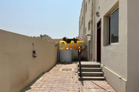 4 bedrooms Villa in Mirdif, UAE No. 33087 10