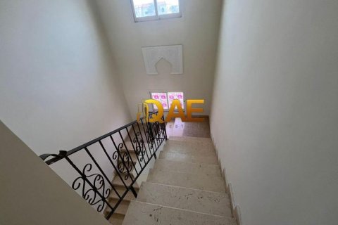 4 bedrooms Villa in Mirdif, UAE No. 33087 11