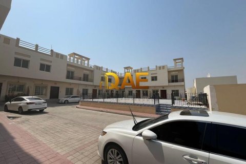 4 bedrooms Villa in Mirdif, UAE No. 33087 9