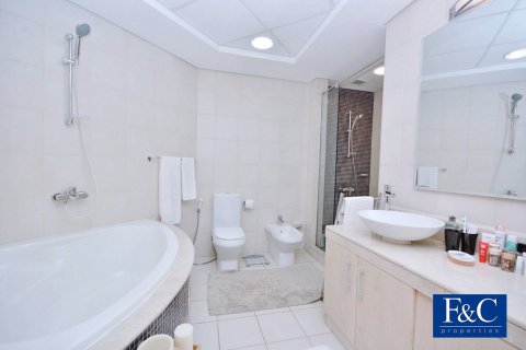 3 bedrooms Apartment in Shoreline Apartments, UAE No. 153349 10
