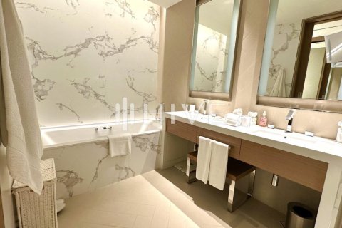 Квартира с 2 спальнями в The Address Residences Dubai Opera, ОАЭ №47362 12
