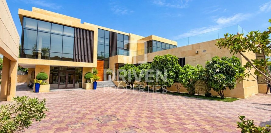 Villa de 5 dormitorios en Al Barsha 2, UAE No. 223296