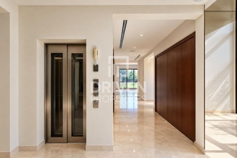 Villa de 5 dormitorios en Al Barsha 2, UAE No. 223296 11