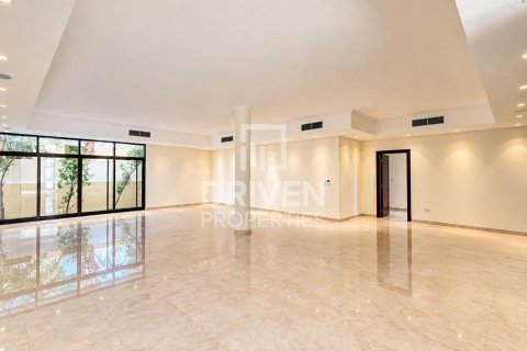 Villa de 5 dormitorios en Al Barsha 2, UAE No. 223296 10