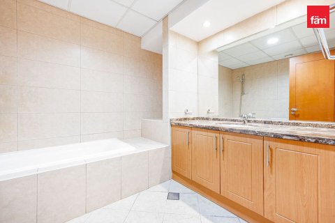 Apartment de 2 dormitorios en Dubai, UAE No. 184431 8