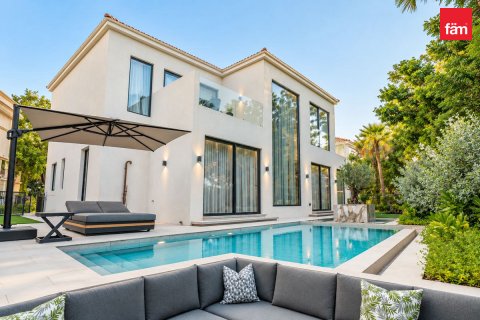 Вилла с 5 спальнями в Jumeirah Islands, ОАЭ №222078