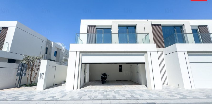 4 bedrooms Townhouse in Dubai, UAE No. 216582