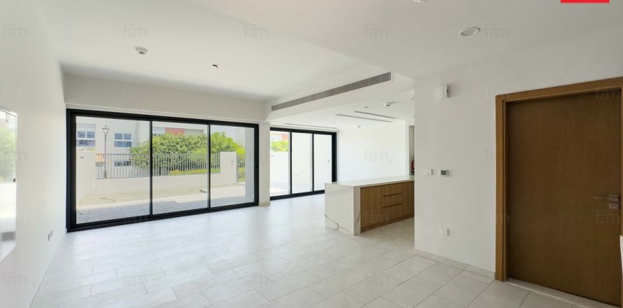 3 bedrooms Townhouse in Dubai, UAE No. 213457