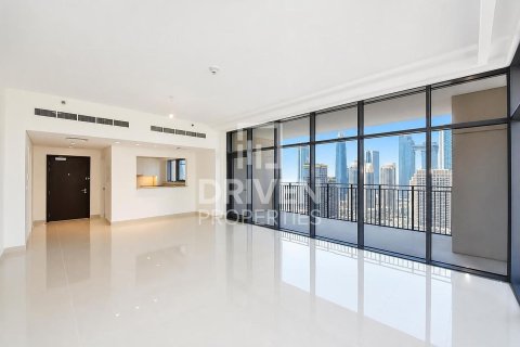 Apartment de 3 dormitorios en BLVD Crescent, UAE No. 210051