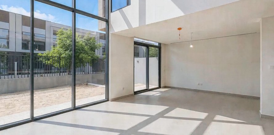 Townhouse de 4 dormitorios en Dubai, UAE No. 208508