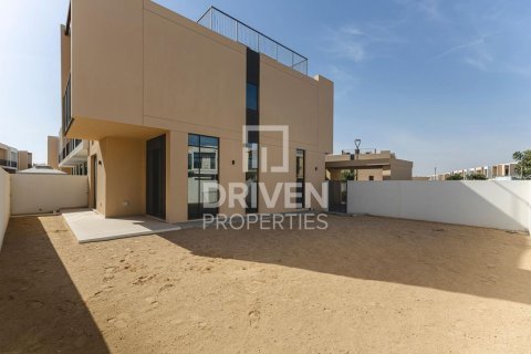 Villa de 4 dormitorios en EMAAR South, UAE No. 214981 3