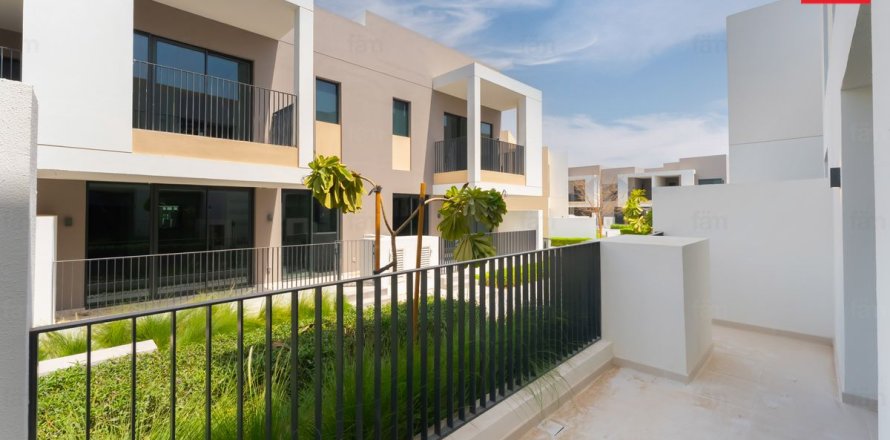 3 bedrooms Villa in Dubai, UAE No. 213325