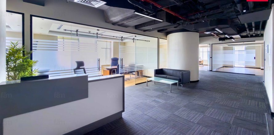 368.9m² Office in Dubai, UAE No. 135621