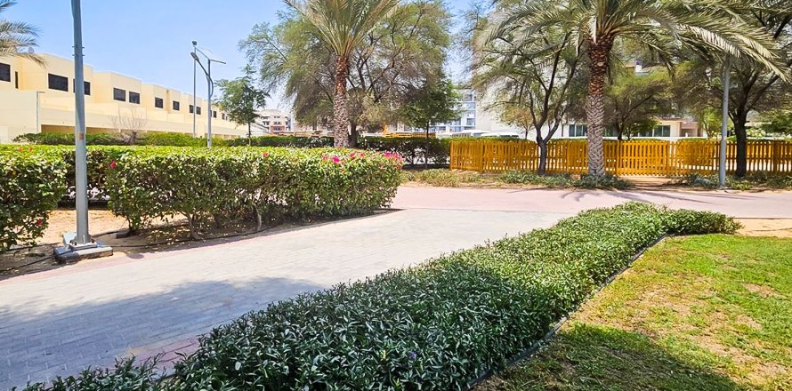 Villa de 3 dormitorios en Jumeirah Village Circle, UAE No. 204855