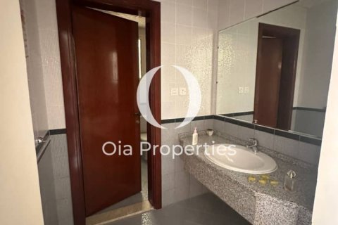 Вилла с 4 спальнями в Аль-Мушриф, ОАЭ №114964 3