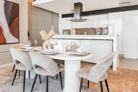3 bedrooms Apartment in Dubai, UAE No. 205633 6