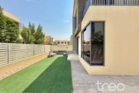 Villa de 4 chambres à Dubai Hills Estate, UAE No. 220827 3