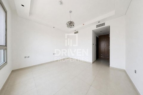 Apartment de 2 dormitorios en Umm Al Sheif, UAE No. 193681 7