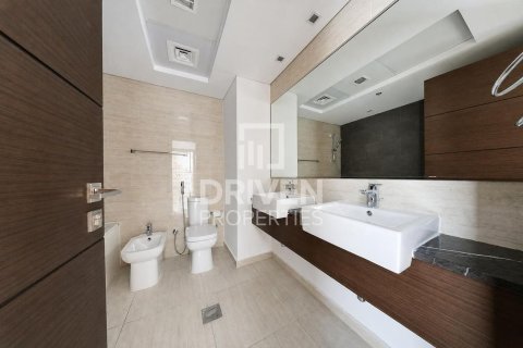 Apartment de 2 dormitorios en Umm Al Sheif, UAE No. 193681 16