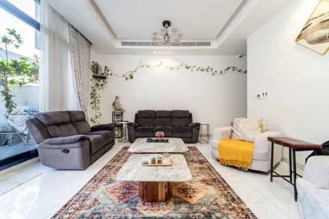 3 bedrooms Townhouse in Dubai, UAE No. 220277 3