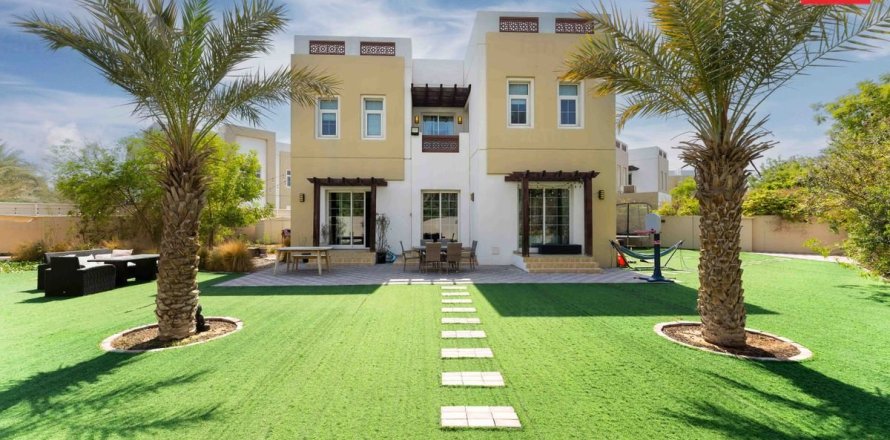 3 bedrooms Villa in Dubai, UAE No. 160659