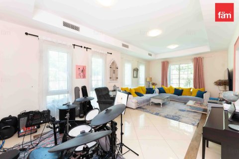 3 bedrooms Villa in Dubai, UAE No. 160659 11