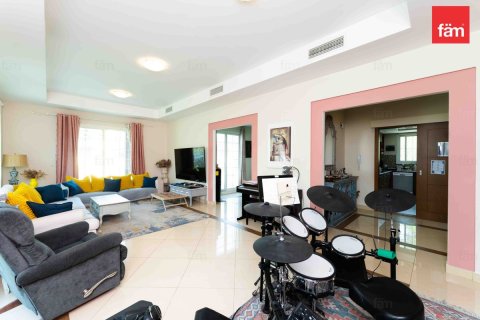 3 bedrooms Villa in Dubai, UAE No. 160659 9