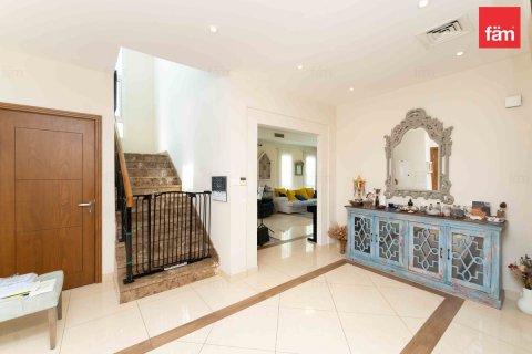 3 bedrooms Villa in Dubai, UAE No. 160659 3