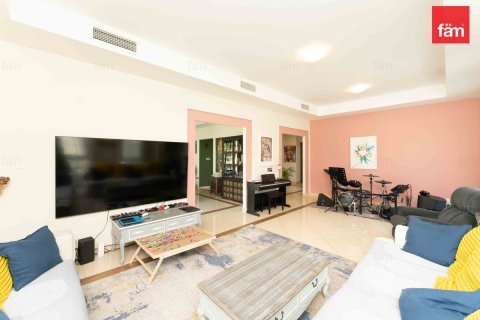 3 bedrooms Villa in Dubai, UAE No. 160659 10