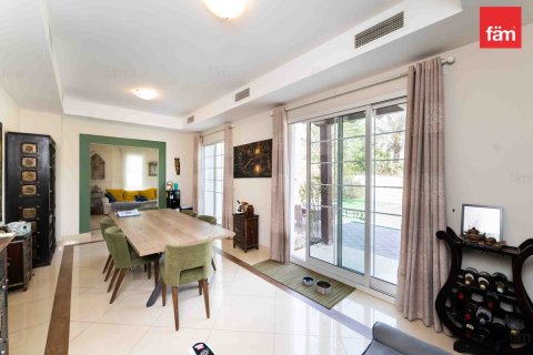 3 bedrooms Villa in Dubai, UAE No. 160659 7