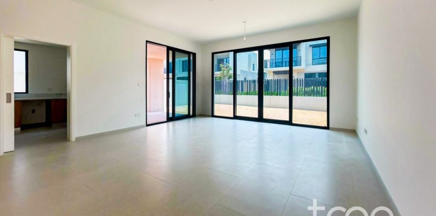 4 bedrooms Townhouse in Dubai, UAE No. 220819